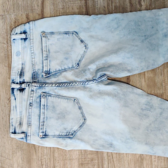 Kensie | Light denim capris - Picture 3 of 4